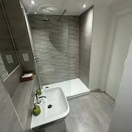 Stylish, Top-Floor 1 Bed Apt Manchester Exterior photo