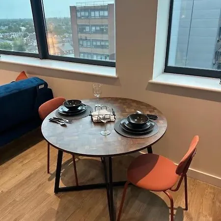 Stylish, Top-Floor 1 Bed Apt Manchester Exterior photo